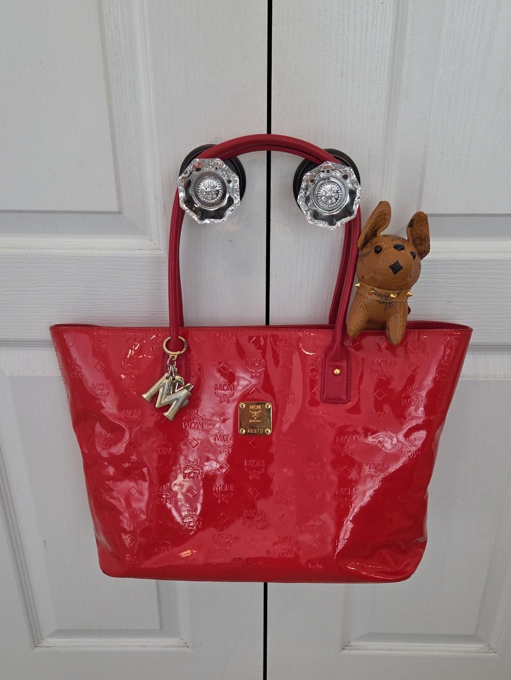 MCM EUC Limited Edition Red Patent Embossed Leather Tote With COA ❤️ - Picture 15 of 16